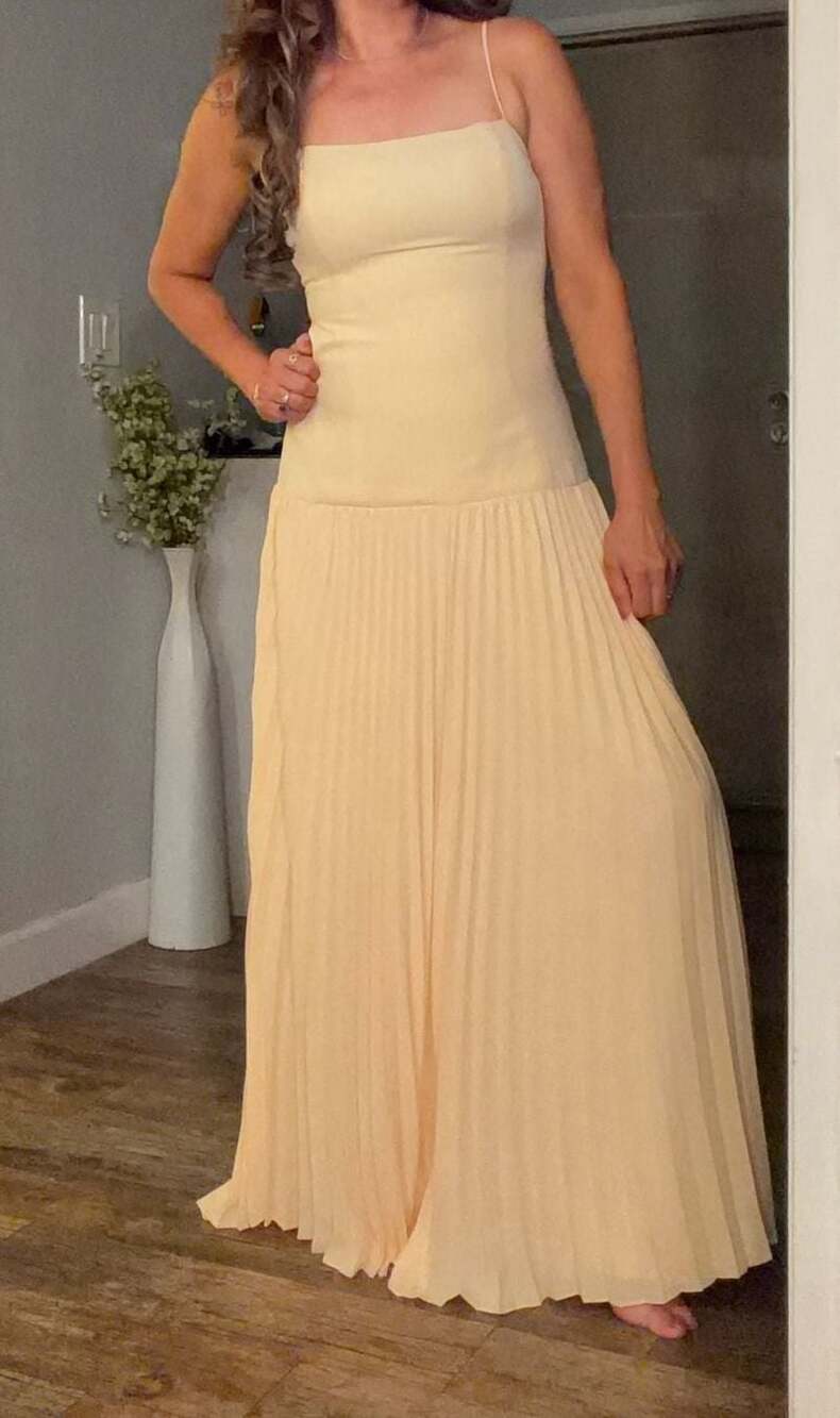 AQUA Women's Sleeveless Drop Waist Pleated Maxi Dress in Pale Yellow sz 8
